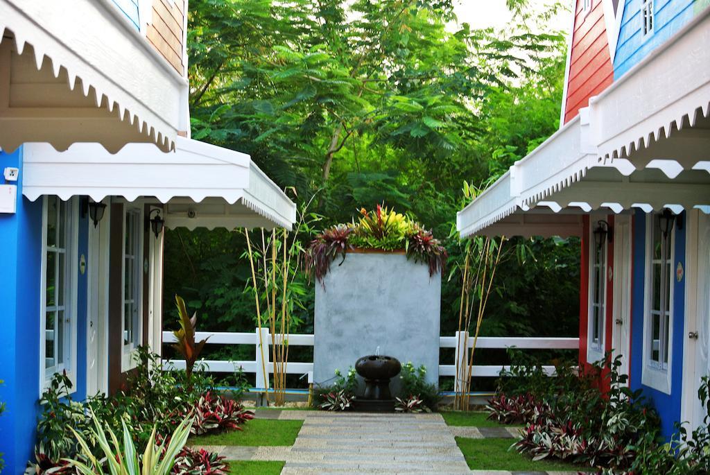 Color Ville Hotel Sha Certified Sakon Nakhon Buitenkant foto