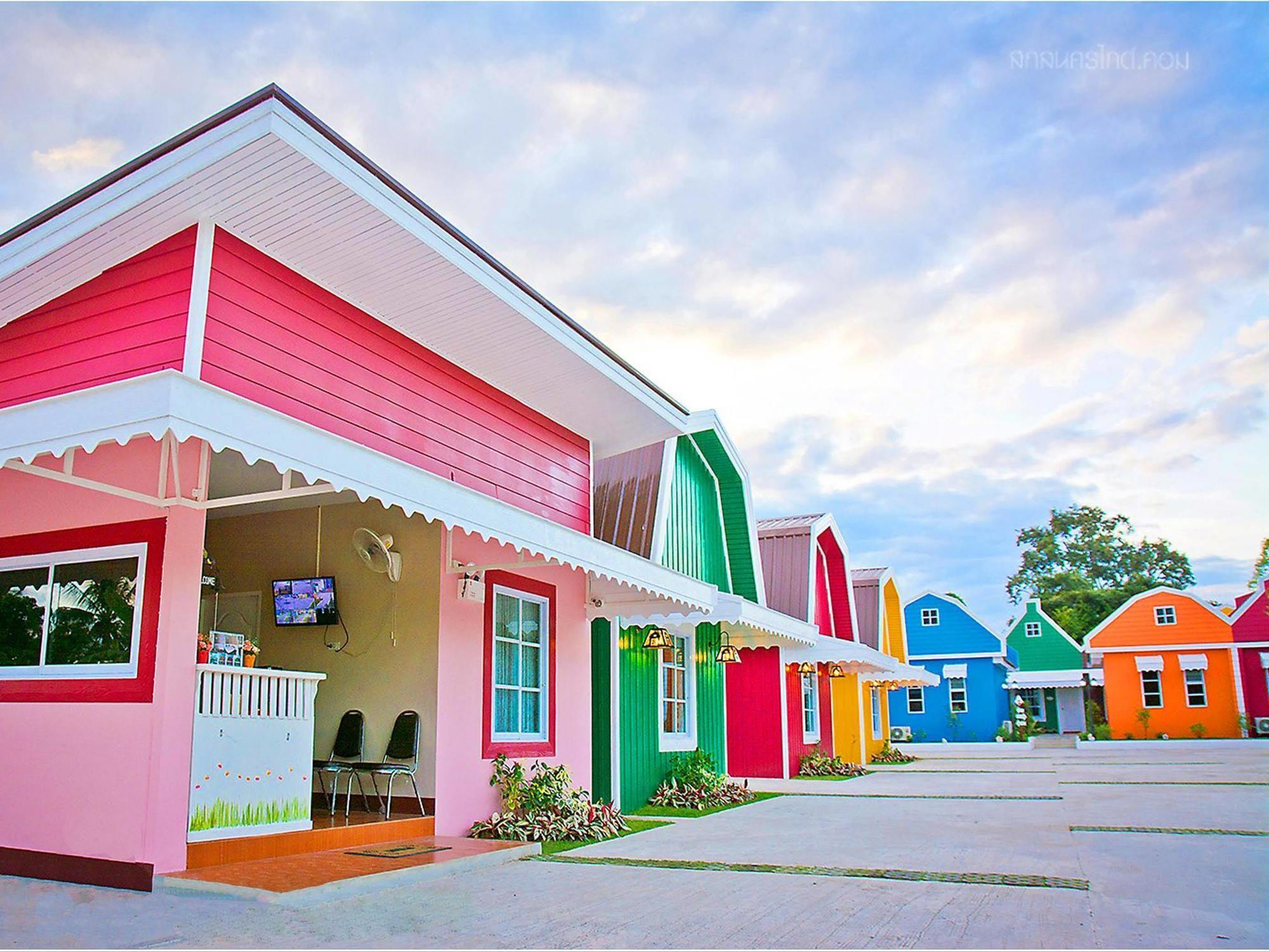 Color Ville Hotel Sha Certified Sakon Nakhon Buitenkant foto