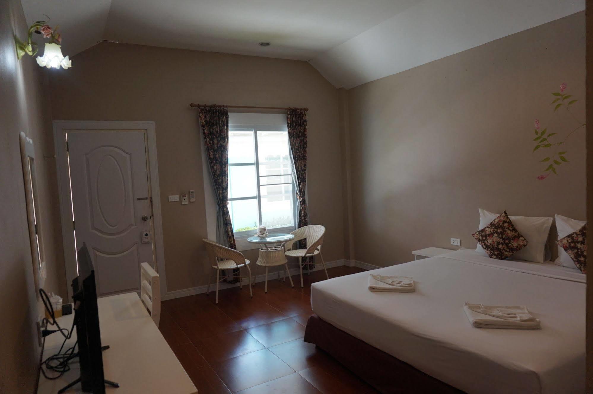 Color Ville Hotel Sha Certified Sakon Nakhon Buitenkant foto
